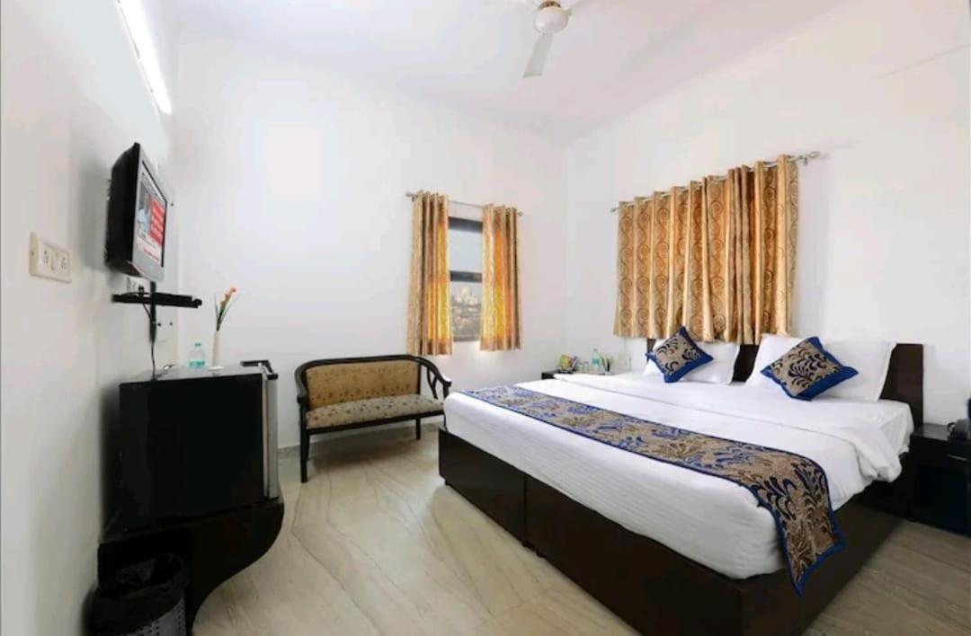 Hotel The First By Goyal Hotelie Agra  Ngoại thất bức ảnh