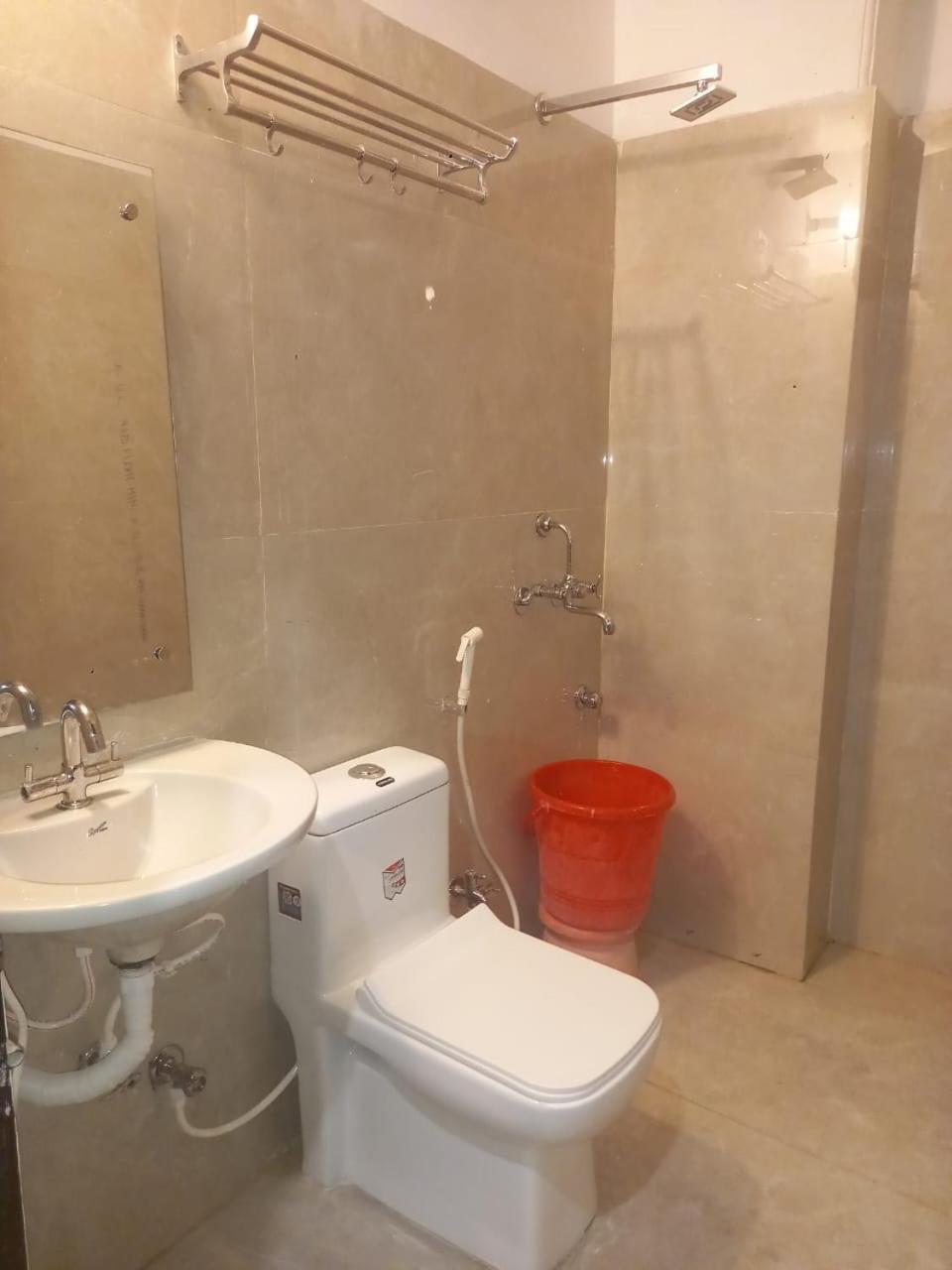 Hotel The First By Goyal Hotelie Agra  Ngoại thất bức ảnh