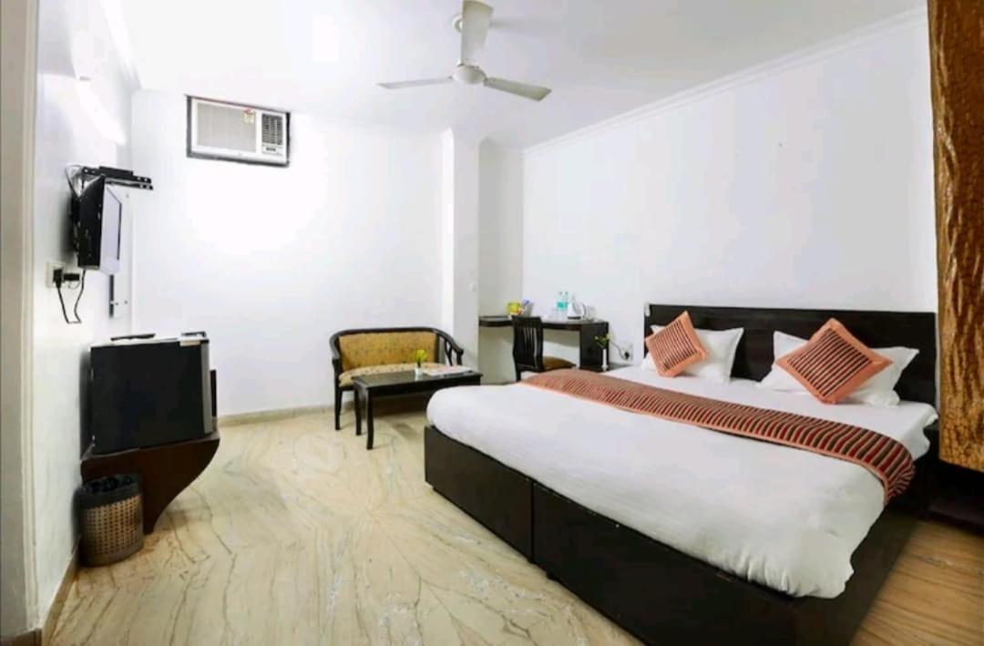 Hotel The First By Goyal Hotelie Agra  Ngoại thất bức ảnh